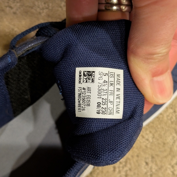 Adidas Grand Court K shoes, size 5 - Picture 4 of 4